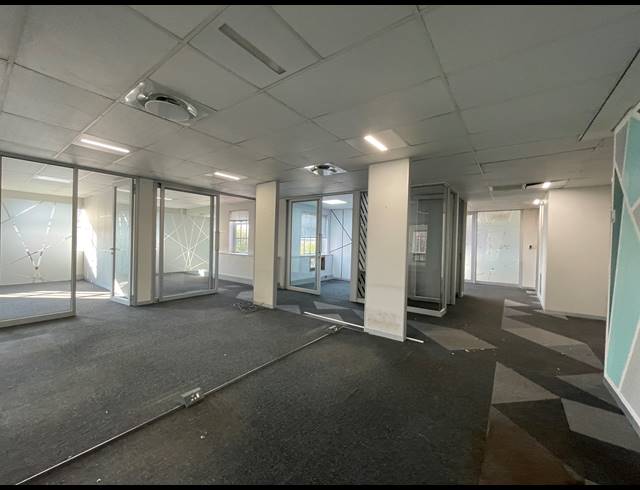 283M² OFFICE TO LET IN BRYANSTON